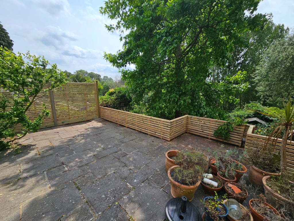 Venetian style custom built fencing